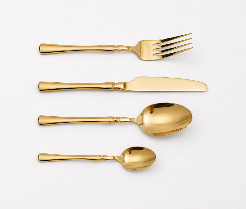 Couvert doré (fourchette, couteau, cuillère à dessert et à soupe)