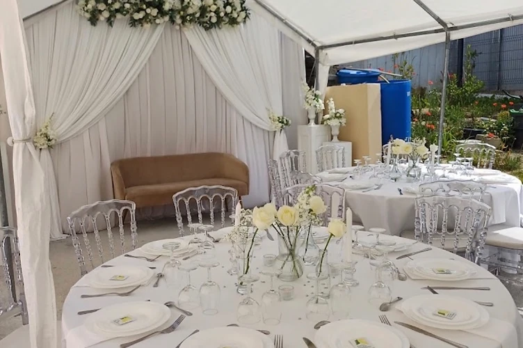 Décoration de mariage sous tente par Juju509 Locations