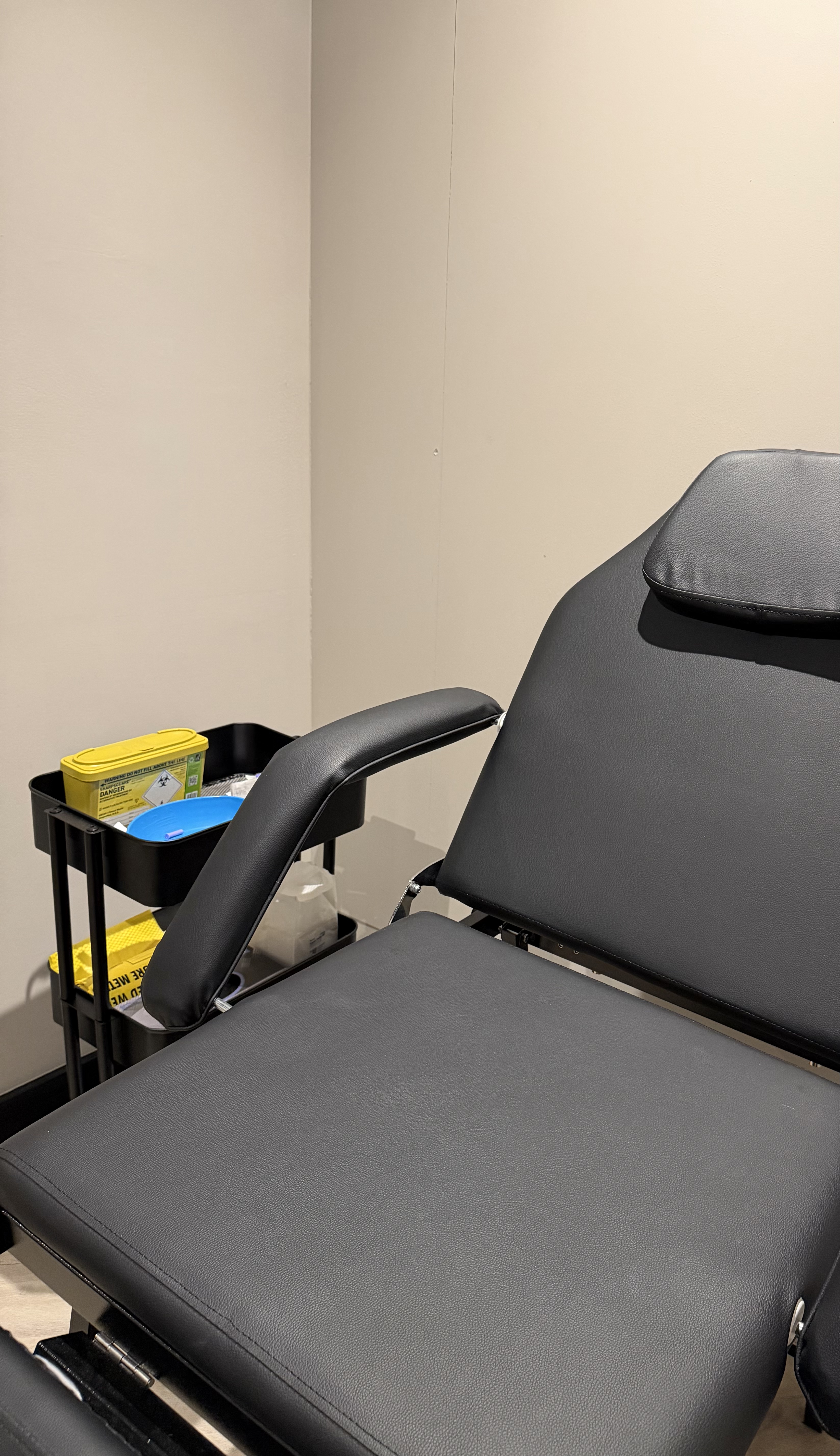 Treatment chair and clinical area