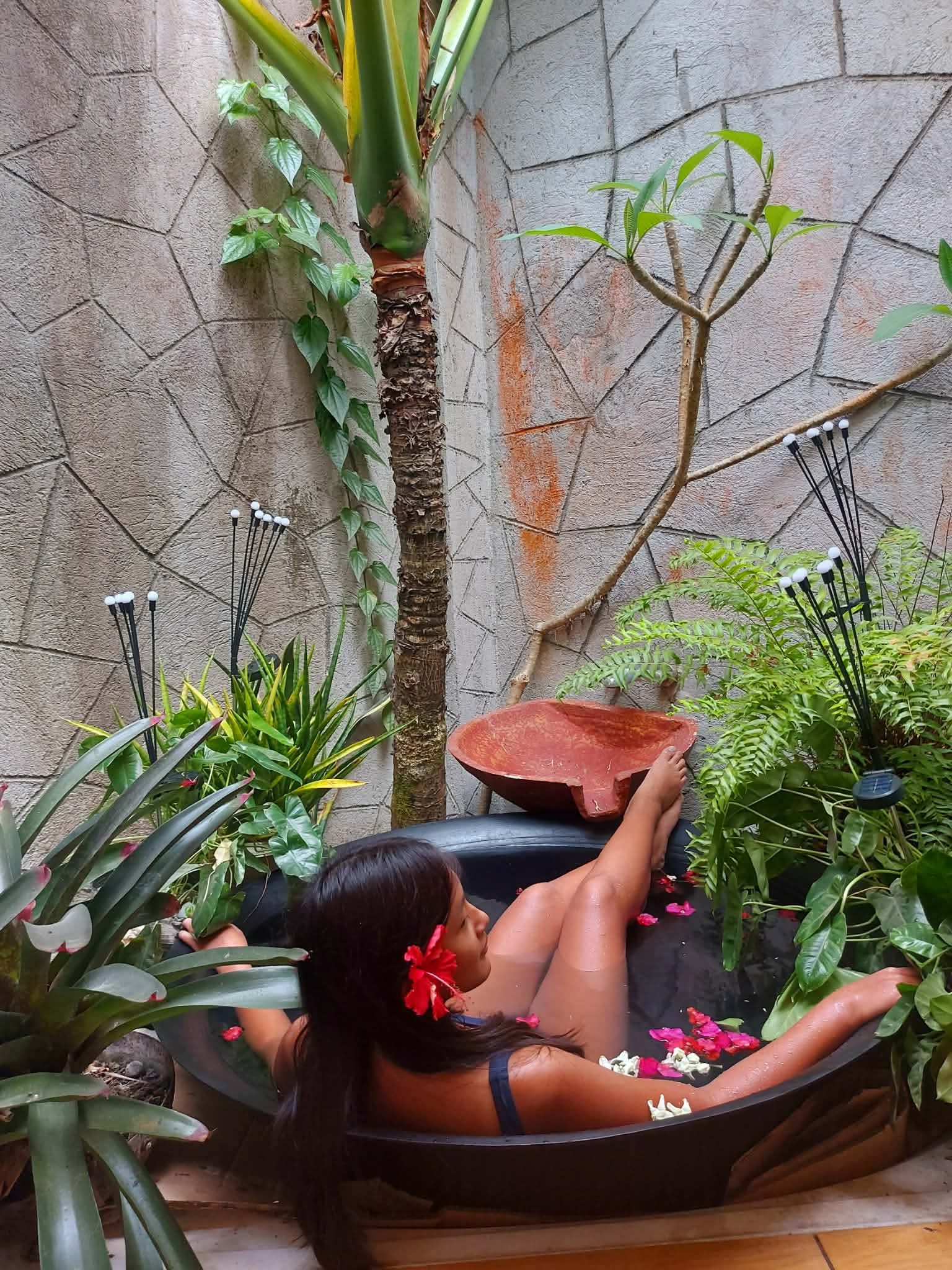 Ala-"Kawa" Bath / Pocket Garden