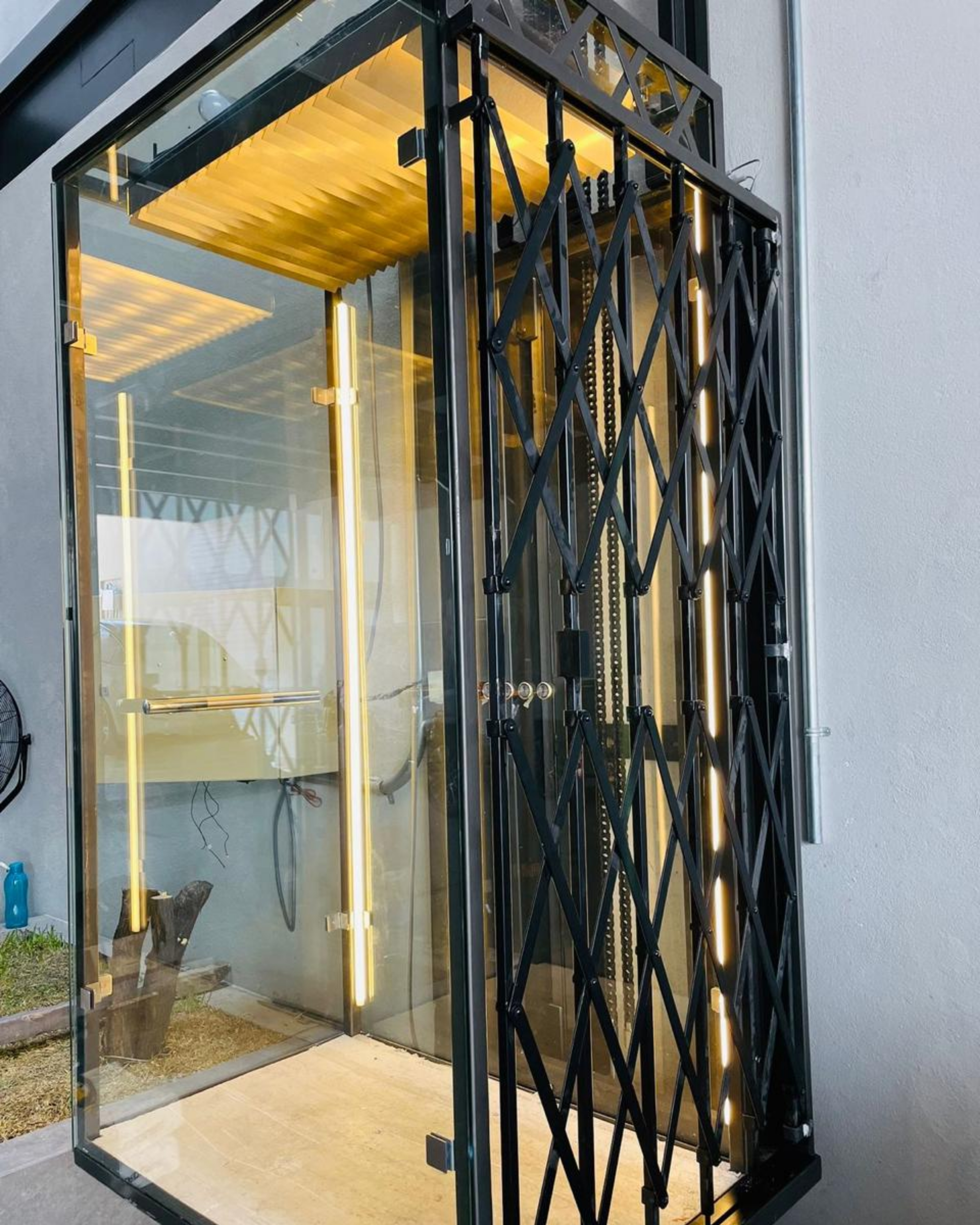 Modelo de elevador en showroom
