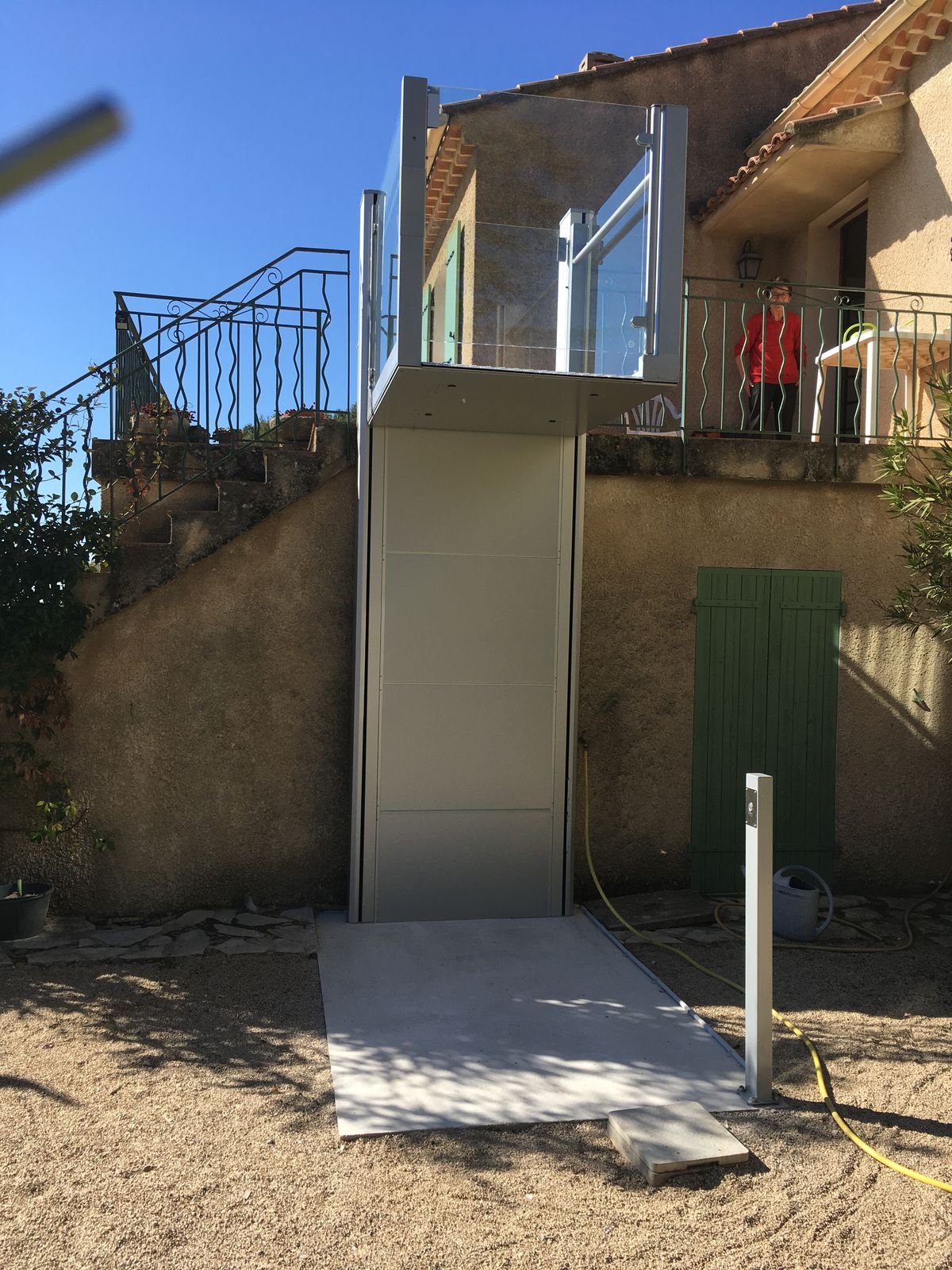 Lift — plataforma vertical en terraza residencial