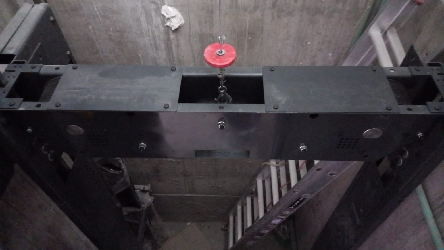 MRL 800 — sistema de viga y polea de izaje