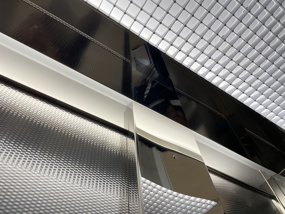 MRL 800 — detalle de techo y panel superior