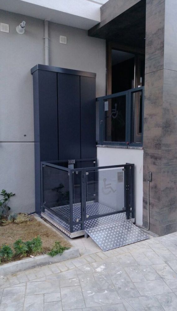 Lift — plataforma vertical de accesibilidad exterior