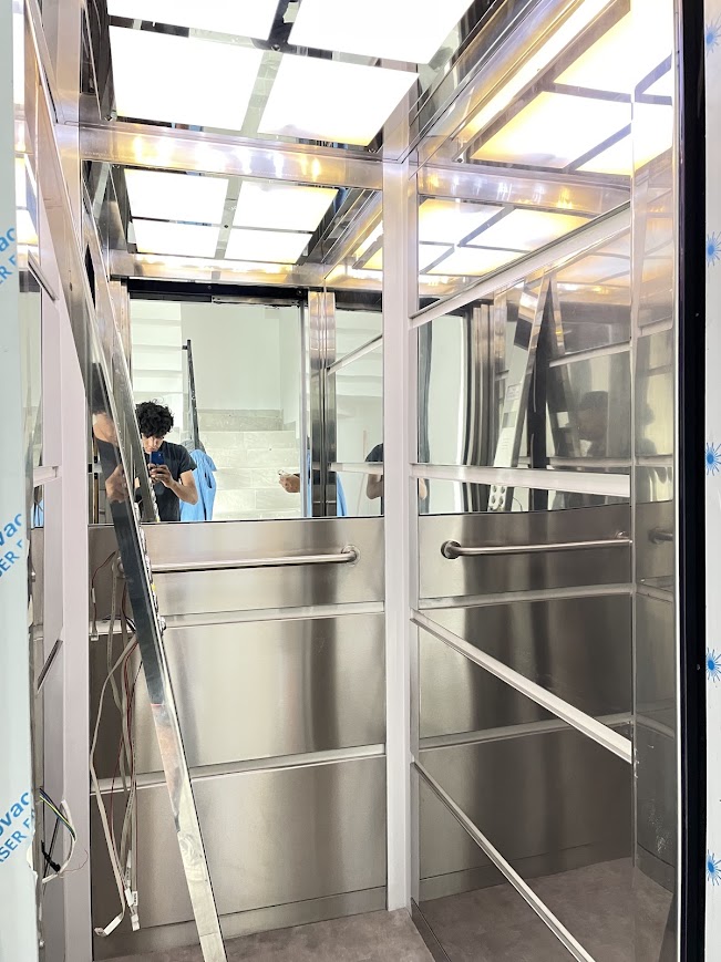 MRL 800 — cabina en ensamble desde el interior