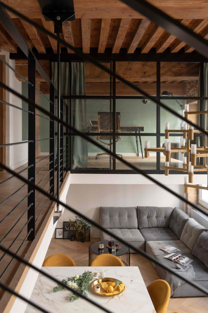 Bureau mezzanine et séjour
