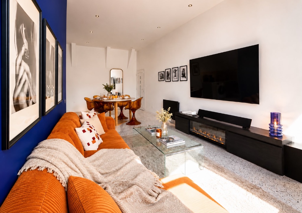 Après rénovation — salon moderne et lumineux