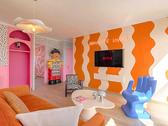 Vue générale colorée du séjour — L'Appartement Pop