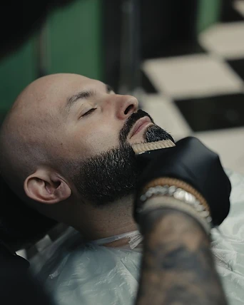 Tinte de barba en Barcelona — Why Not Barbershop, Barcelona