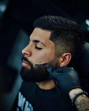 Aplicación de tinte de barba — Why Not Barbershop, Barcelona