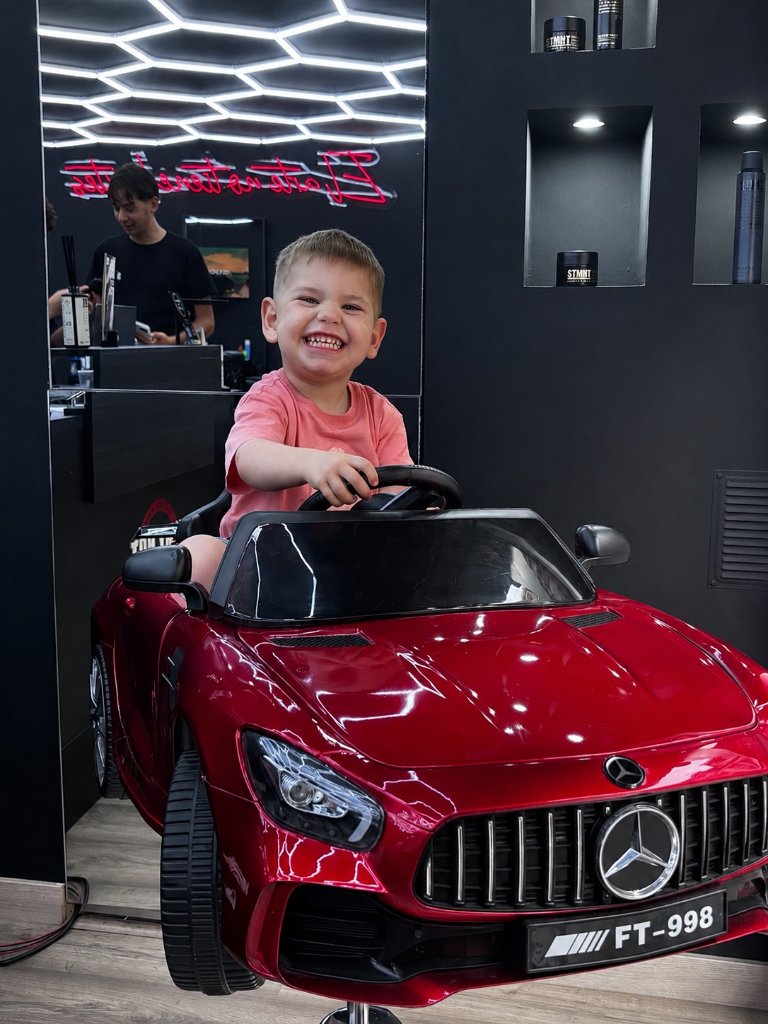 Peluquería infantil Barcelona — Why Not Barbershop
