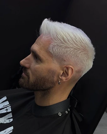 Platino con barba · corte de pelo en Why Not Barbershop, Barcelona