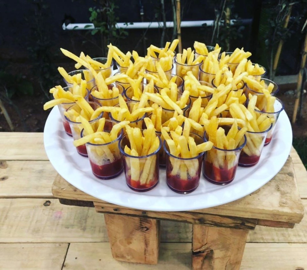 Fries with dip