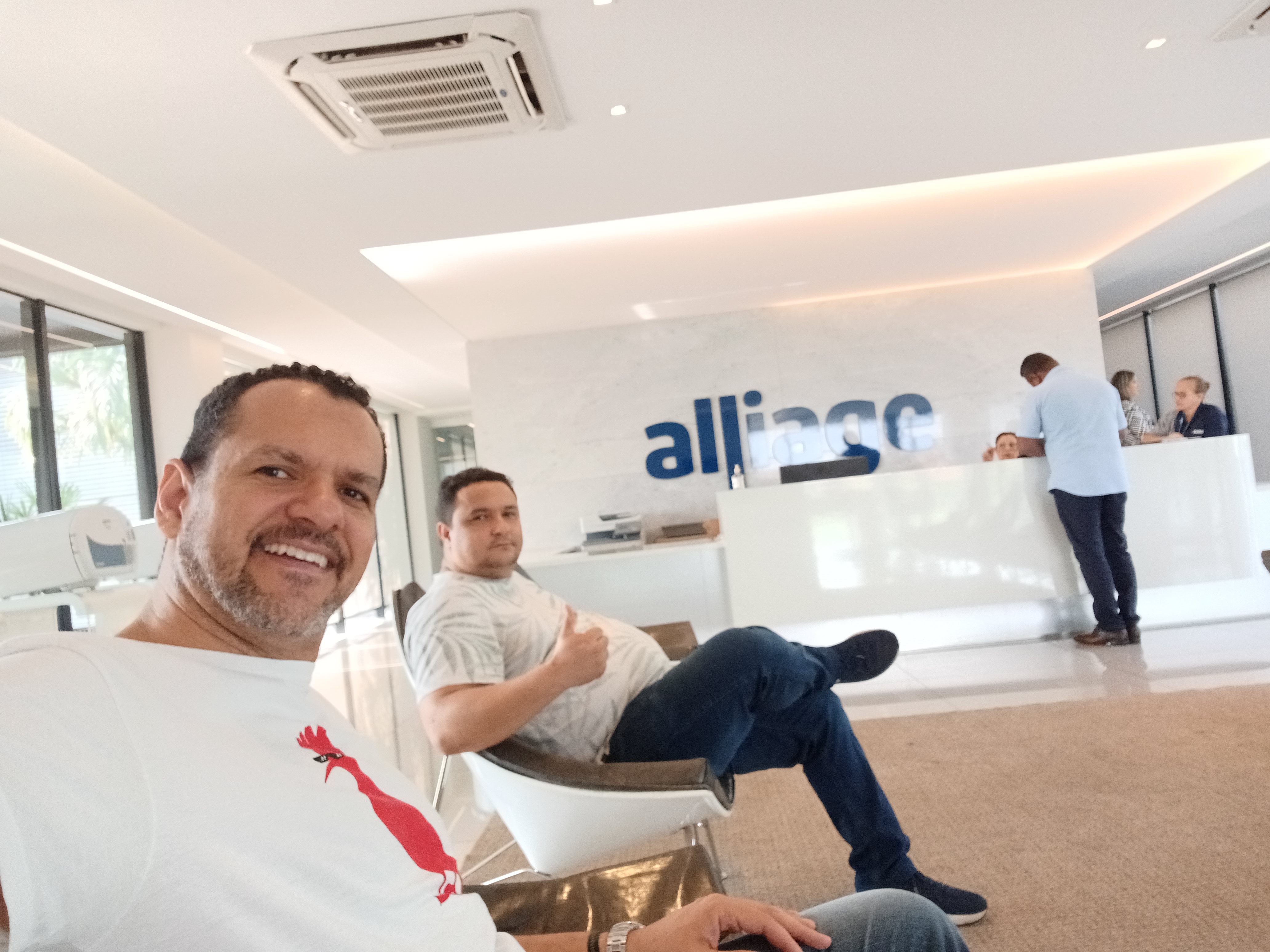 Técnicos Anderson e André Luis na Alliage