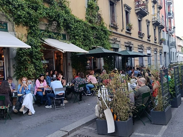 Piazza Morbegno: Life Amidst the Moving Currents — 2