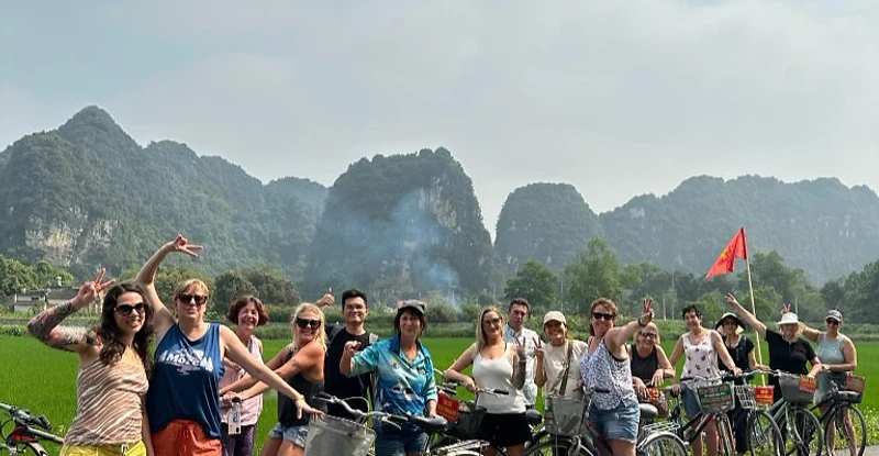 Way To Travel travellers rafting in a lake surrounded by mountains
