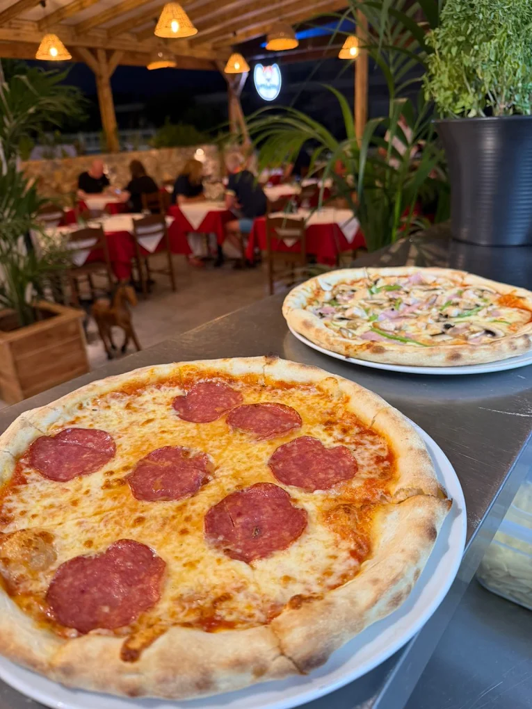 Fresh pizzas at Otranto