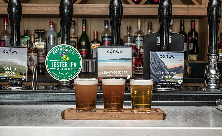WHITE-EAGLE-RESTAURANT-27 — property photography in Moelfre