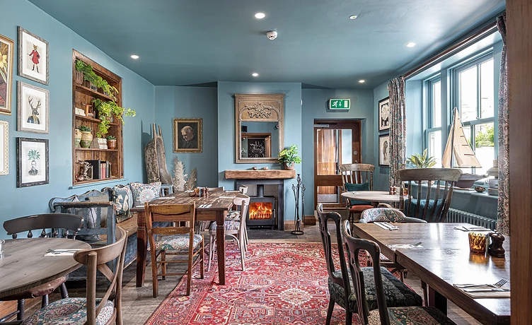 WHITE-EAGLE-THE-SNUG-07 — property photography in Newborough