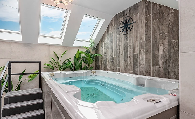 TY-GLAS-HOT-TUB-02 — property photography in Harlech