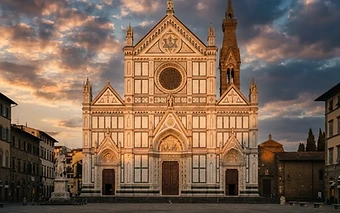 A wide cinematic view of Basilica di Santa Croce