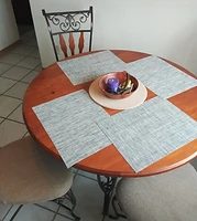 Round dining table