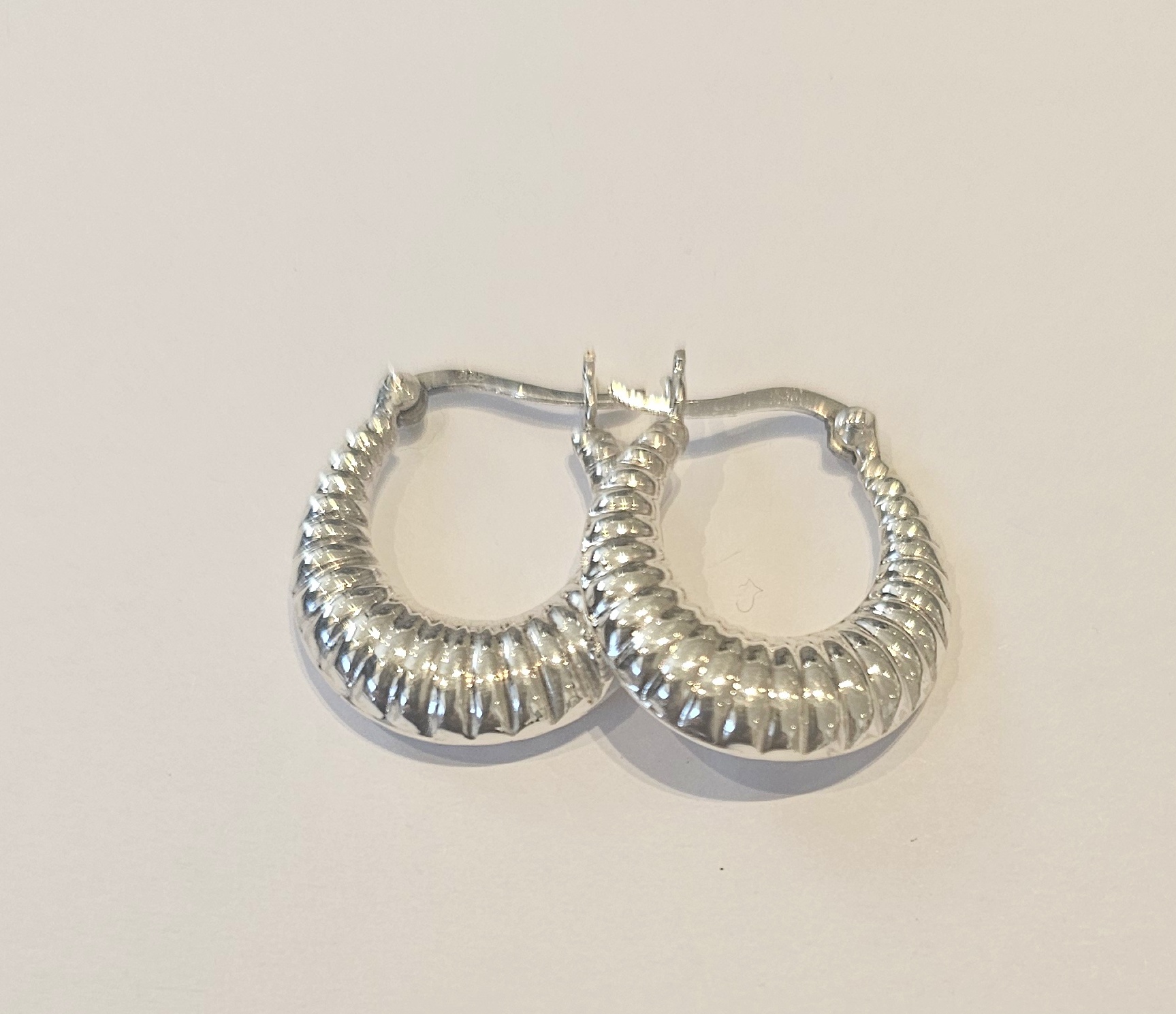 עגילי חישוק כסף אובלי פסים 20