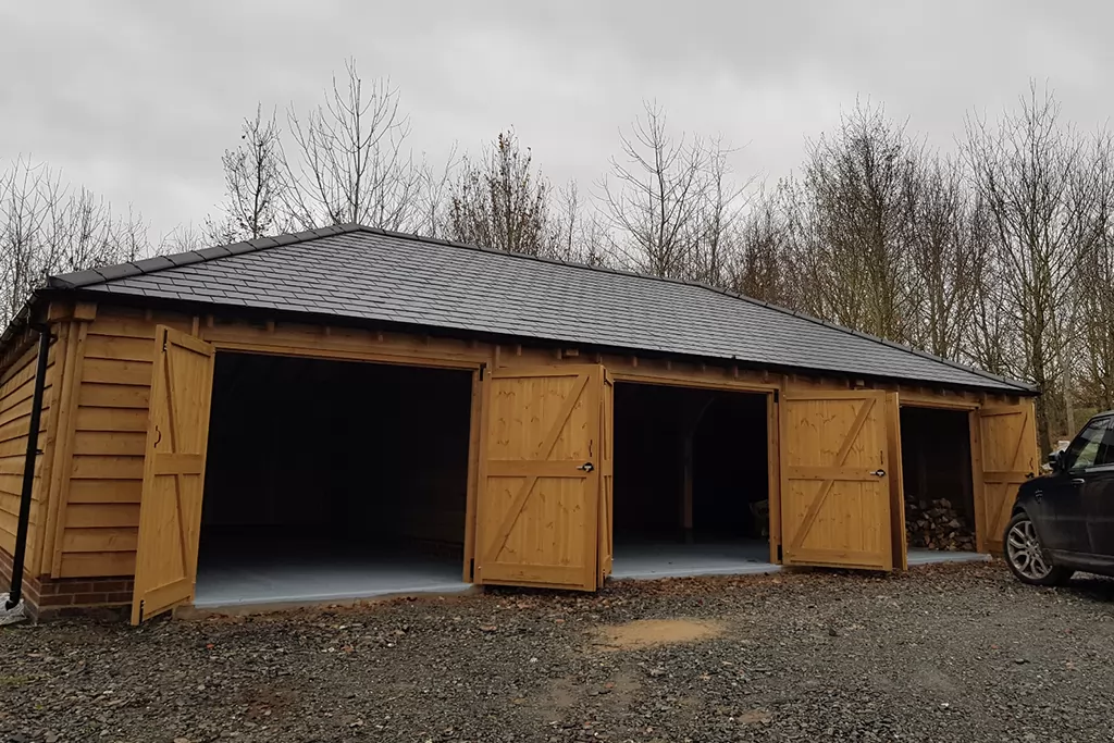 Triple-Bay Heritage Garage in New Forest, Hampshire