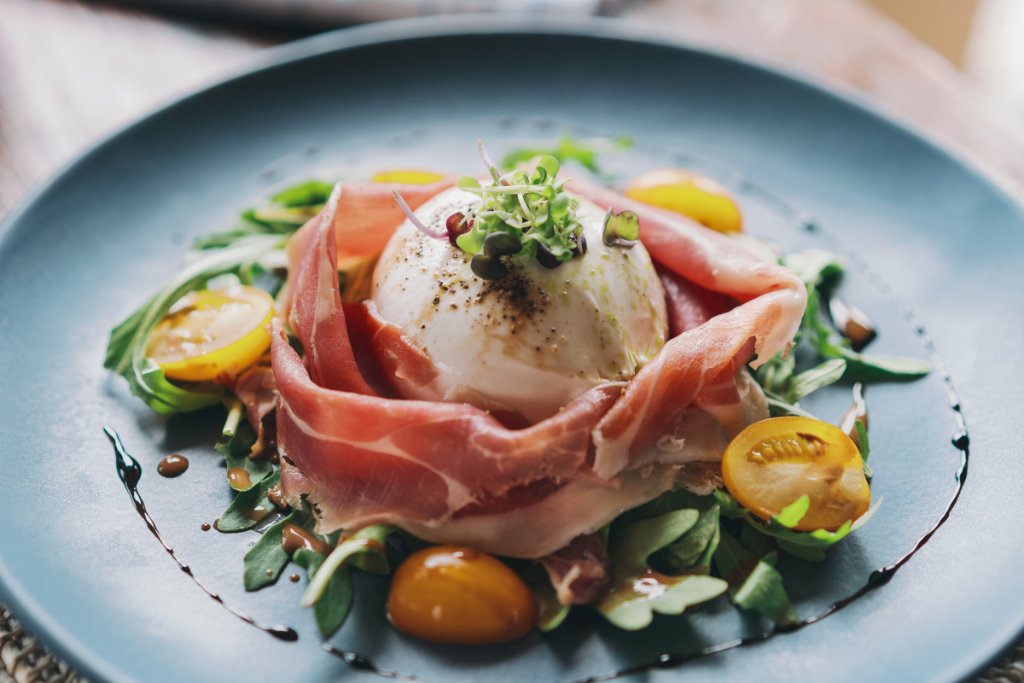 Burrata salad