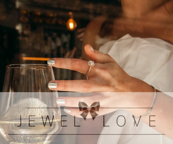 Jewellove — woman with ring