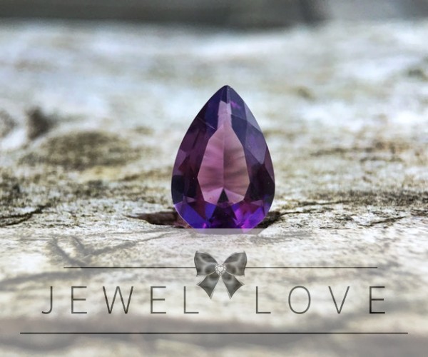 Jewellove — diamond ring on roses