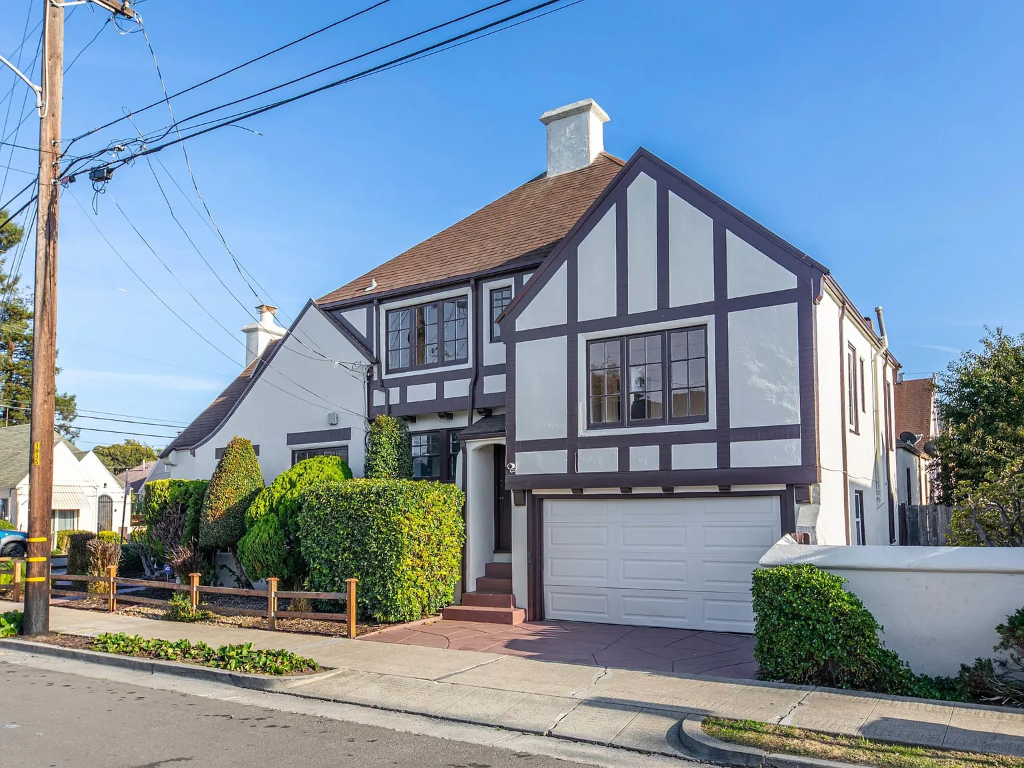 4 bed 1 bath home in Oakland, CA