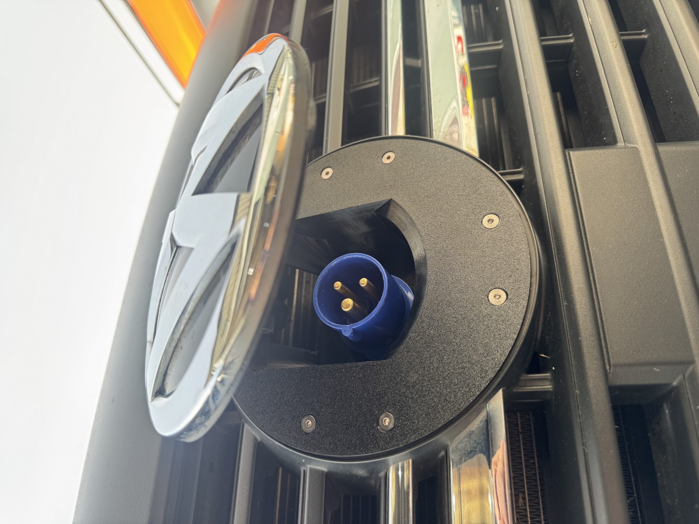 Wild Earth van plug installation