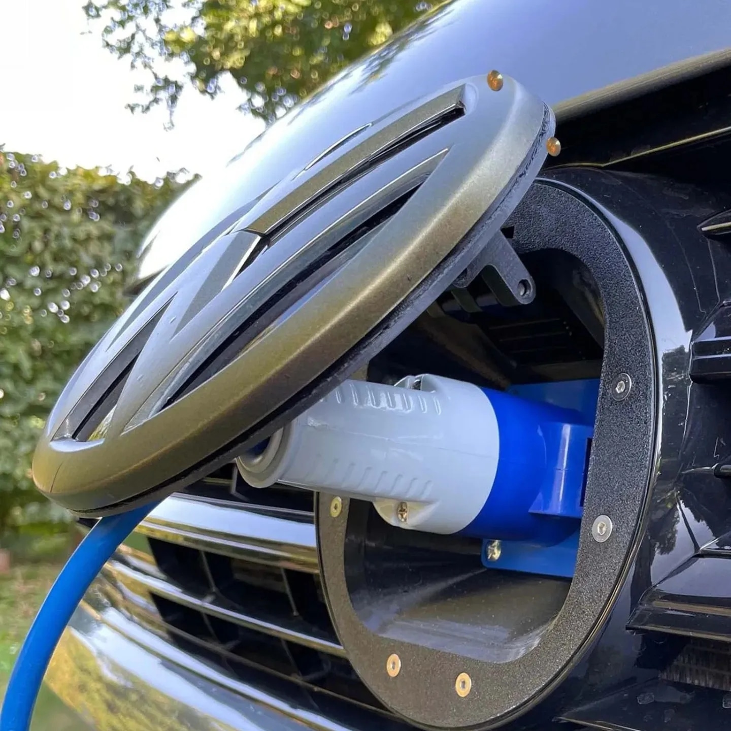 T6 front van plug with charging cable