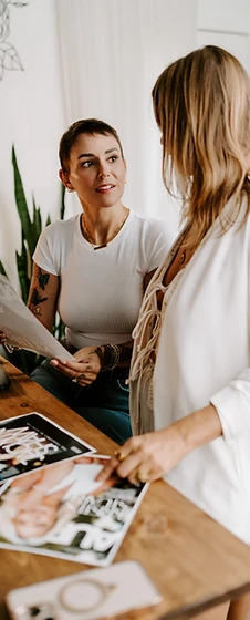 Nic mentoring a woman one-on-one at Slice Social Club