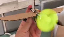 Avionaș din carton cu elice și motor