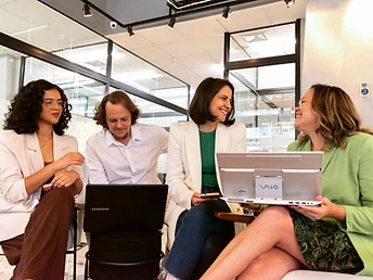 Equipe da Germinar Digital em ambiente colaborativo