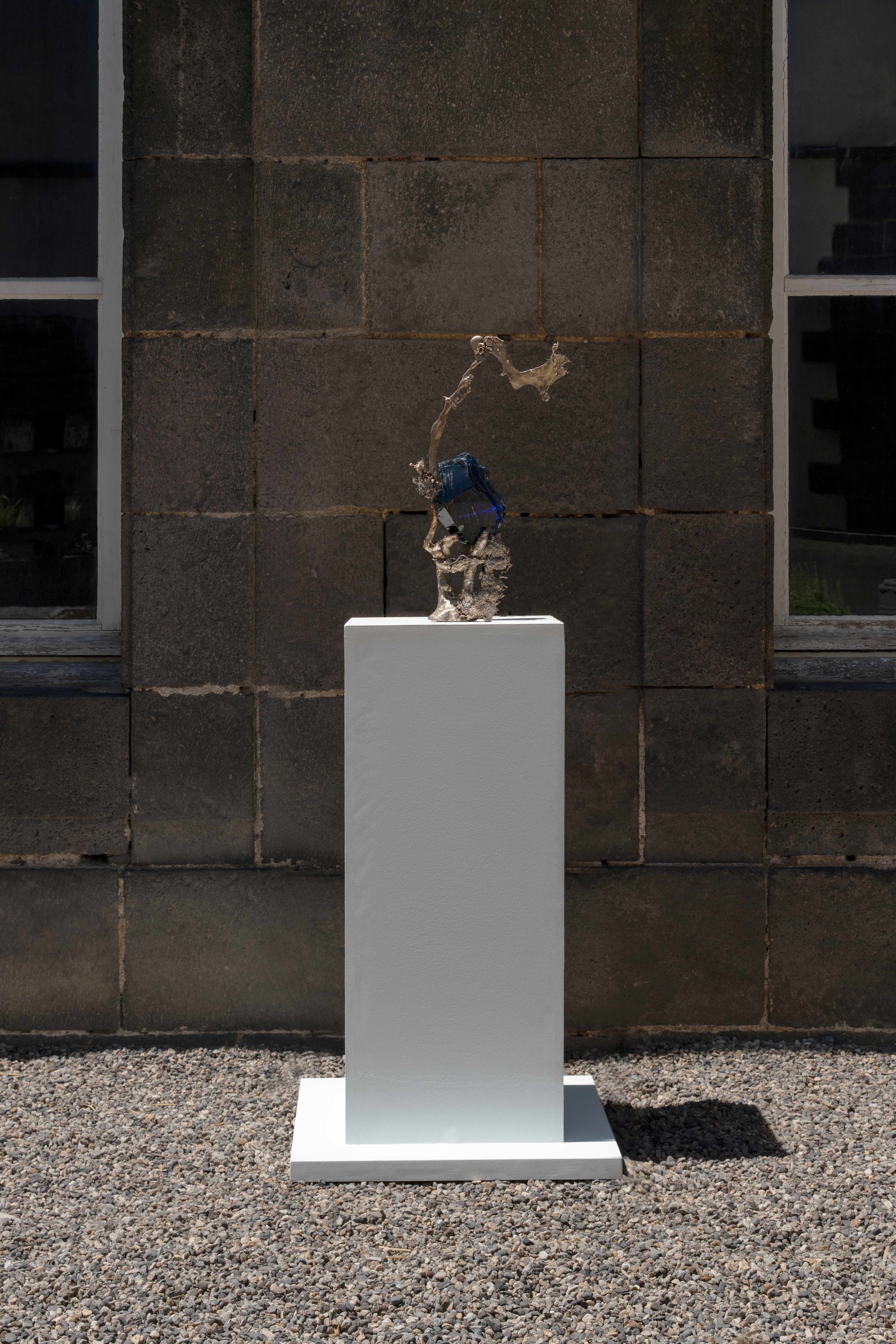 Sinking by Emilie Lemardeley — luminous sculpture in glass, bronze (detail 8)