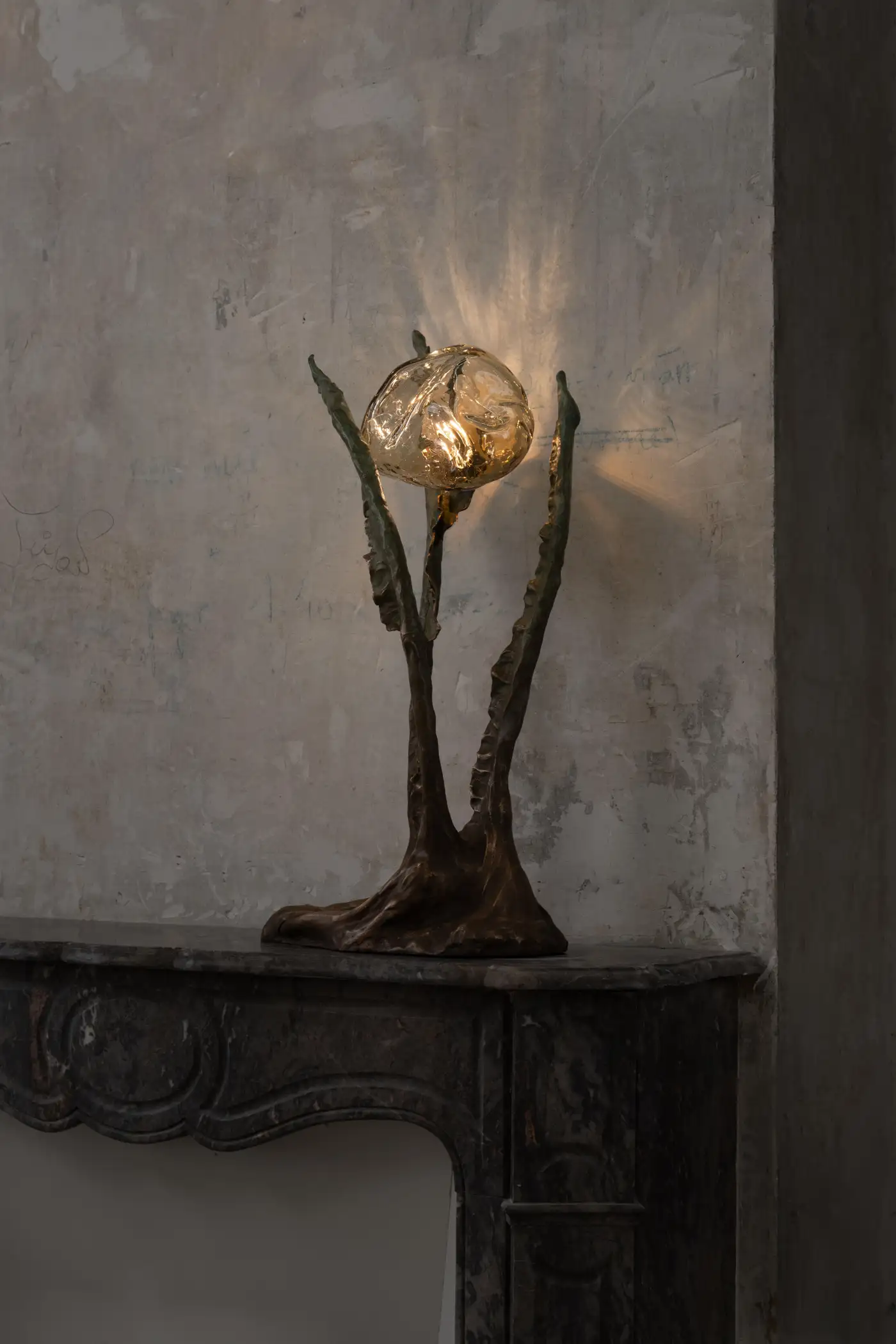 Posidoni Table Lamp by Emilie Lemardeley — luminous sculpture in glass, metal, bronze (detail 1)