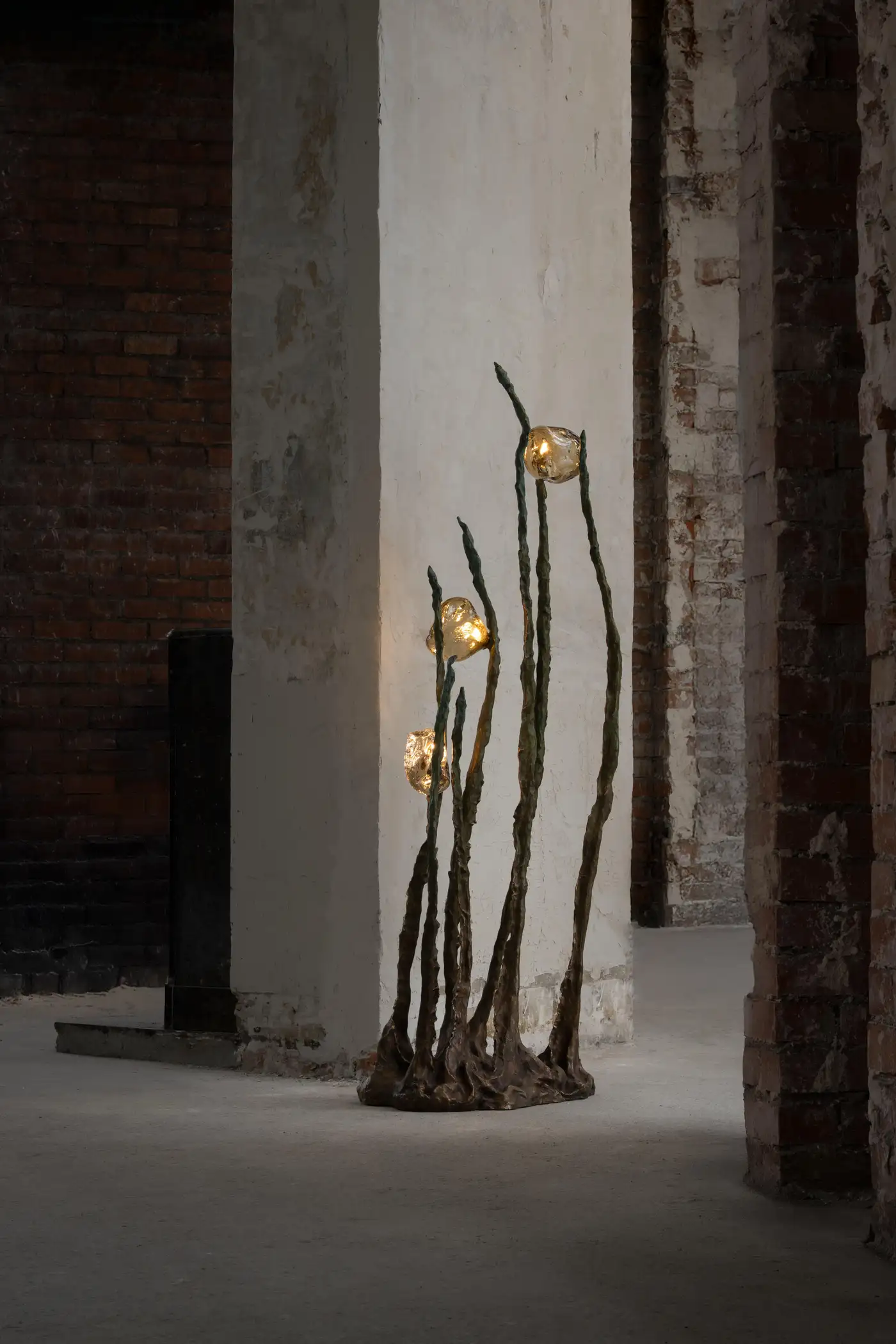 Posidoni Floor Lamp by Emilie Lemardeley — luminous sculpture in glass, metal, bronze (detail 2)