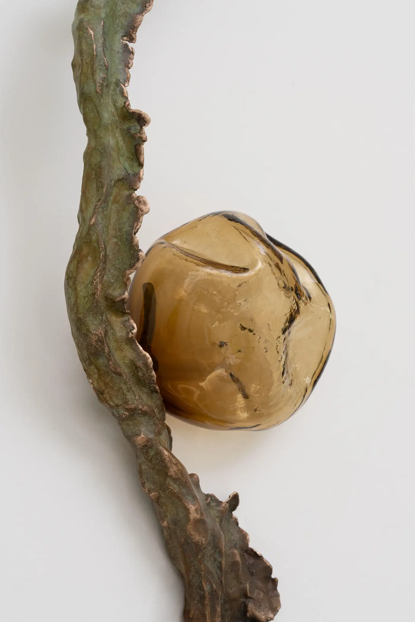 Posidoni Sconce by Emilie Lemardeley — luminous sculpture in glass, metal, bronze (view 5)