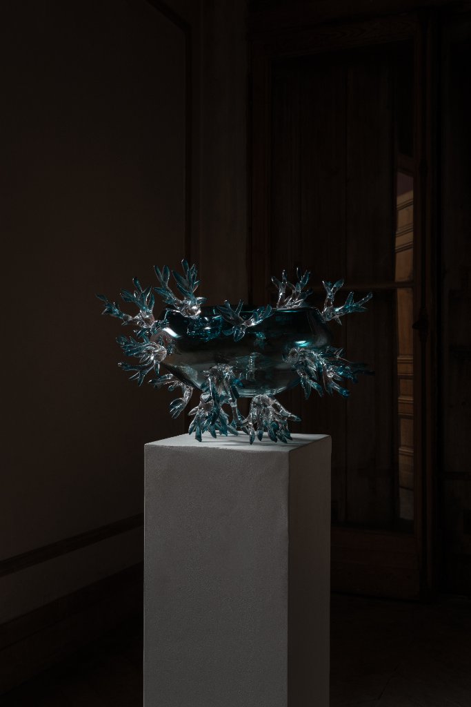 Dryade Vase by Emilie Lemardeley — functional sculpture in blown glass (detail 1)
