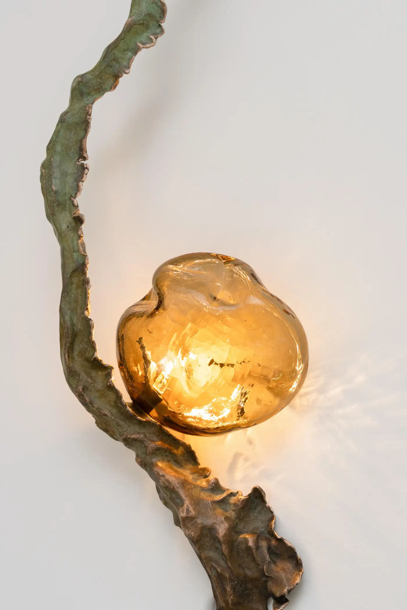 Posidoni Sconce by Emilie Lemardeley — luminous sculpture in glass, metal, bronze (view 1)