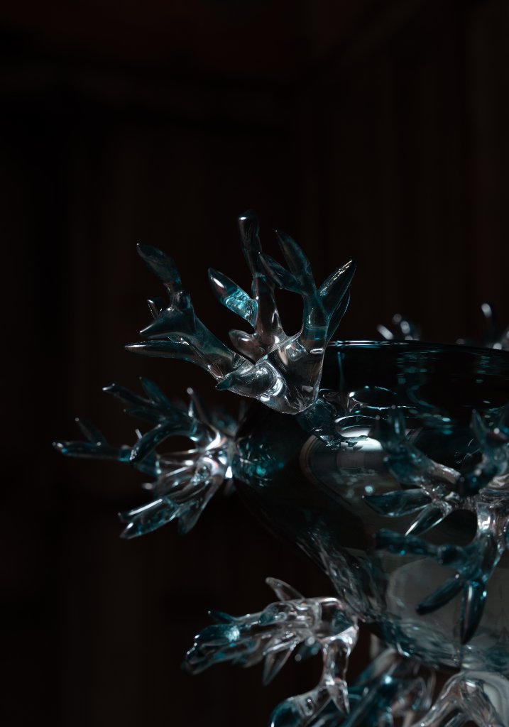 Dryade Vase by Emilie Lemardeley — functional sculpture in blown glass (detail 3)
