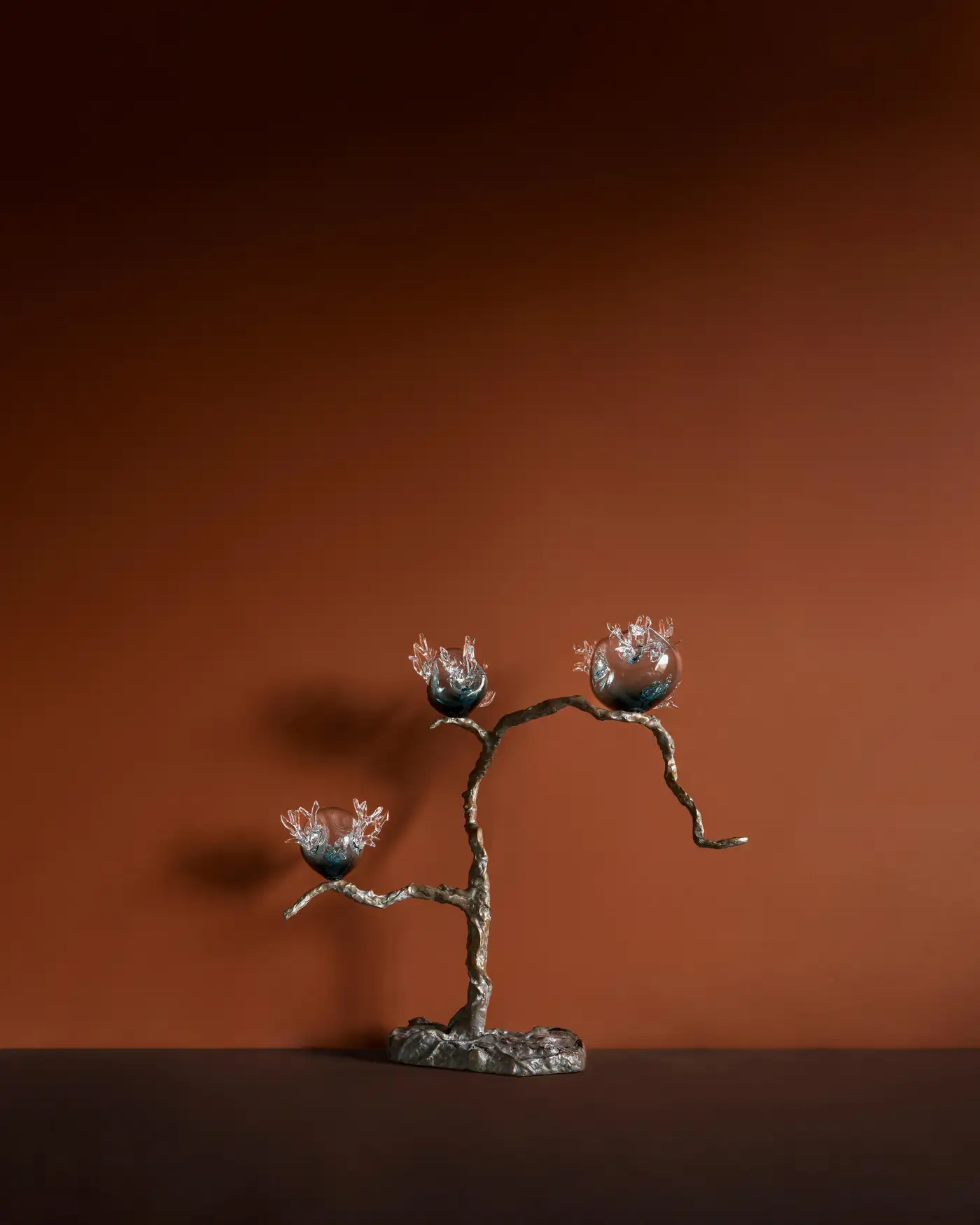 Dryade Table Lamp by Emilie Lemardeley — luminous sculpture in glass, metal, bronze (detail 4)