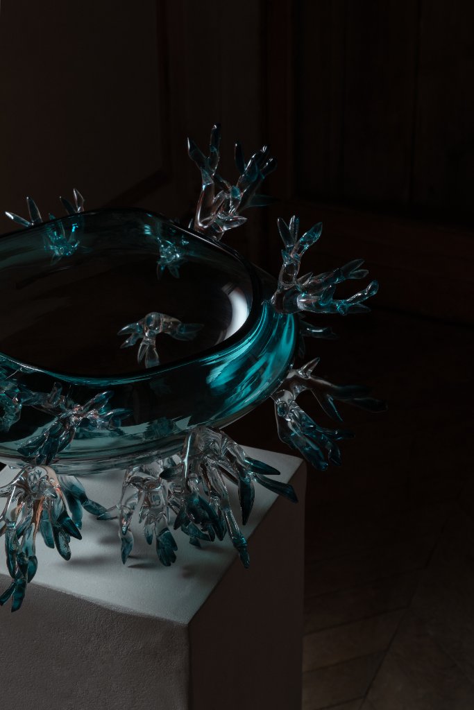 Dryade Vase by Emilie Lemardeley — functional sculpture in blown glass (detail 4)