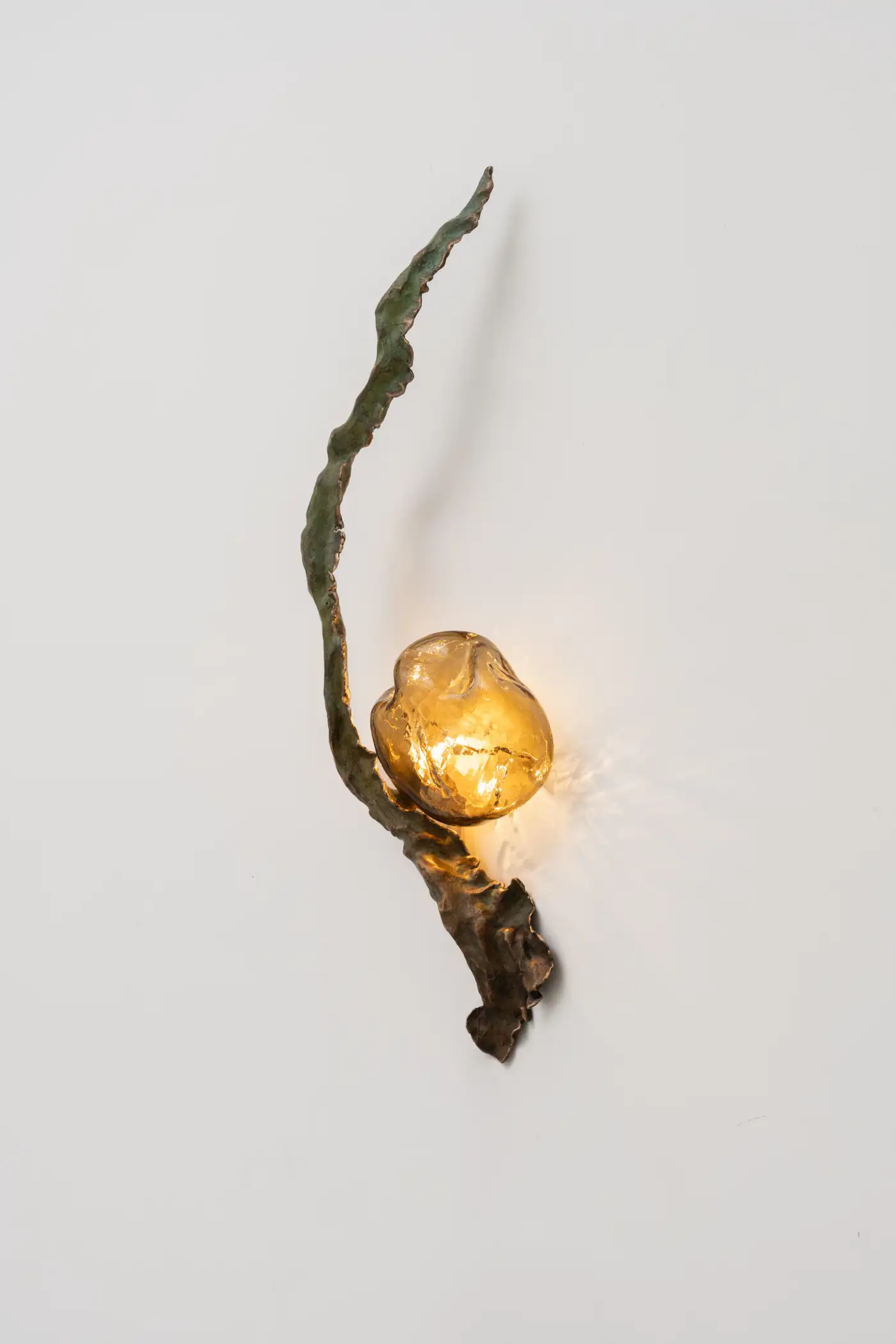 Posidoni Sconce by Emilie Lemardeley — luminous sculpture in glass, metal, bronze (view 7)