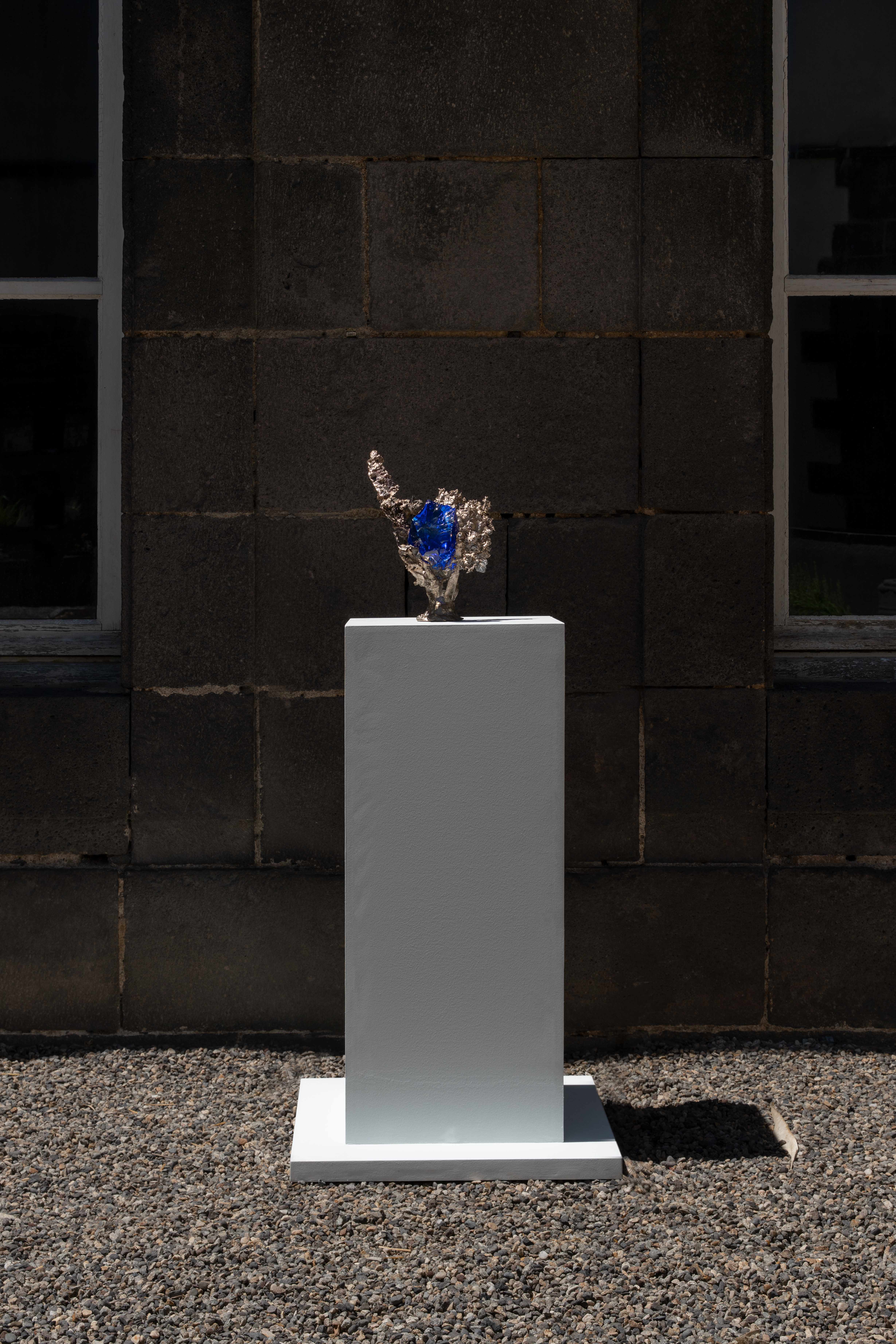 Sinking by Emilie Lemardeley — luminous sculpture in glass, bronze (detail 3)