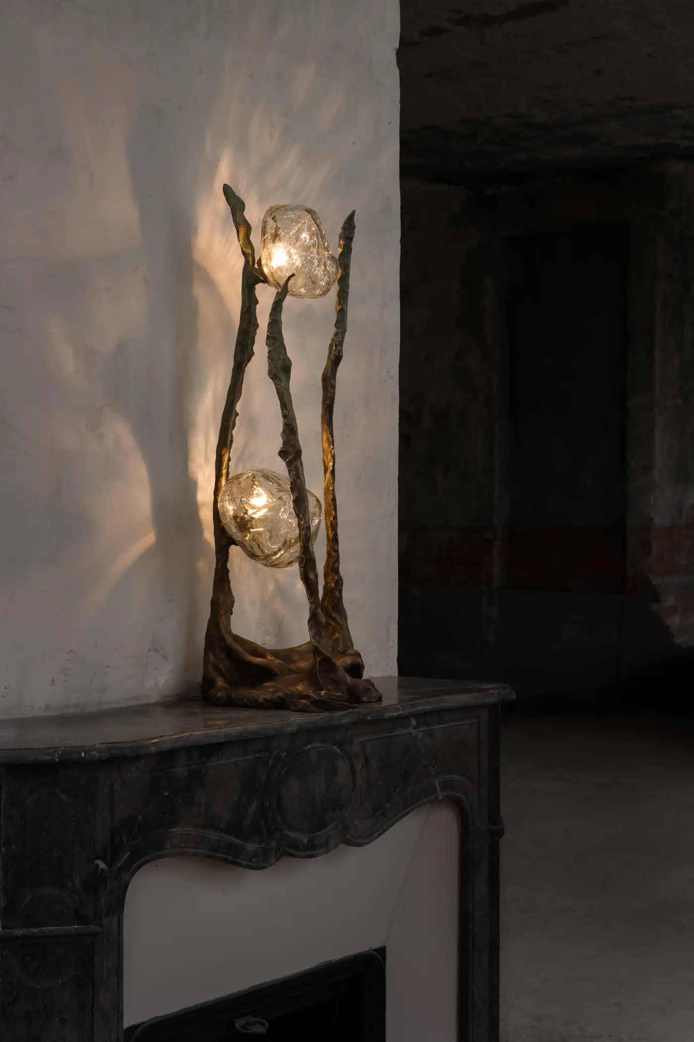Posidoni Table Lamp 2 by Emilie Lemardeley — luminous sculpture in glass, metal, bronze (detail 1)